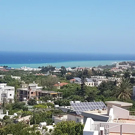 Denize Yakin Ve Manzarali Cift Kisilik Oda Séjour chez l'habitant Lapta